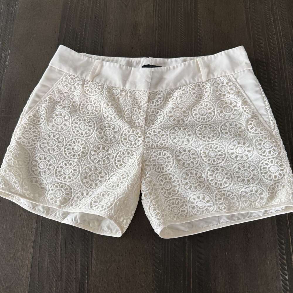 The Limited Women's Shorts Size 8 White Lace Floral Crochet Embroidered Dressy